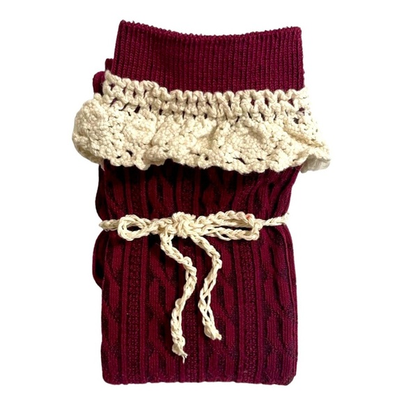 Burgundy cable knit knee socks with ivory crochet lace ruffle - Picture 2 of 4
